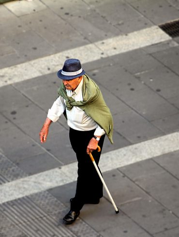 Cidades precisam acolher melhor seus idosos.